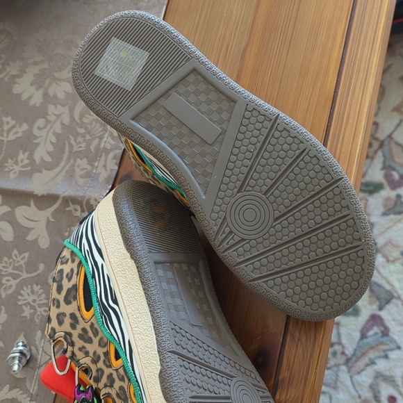 NEW shoes! Sz 7 - Picture 7 of 10